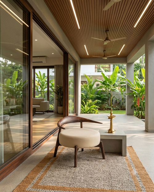 Falcon lounge chair