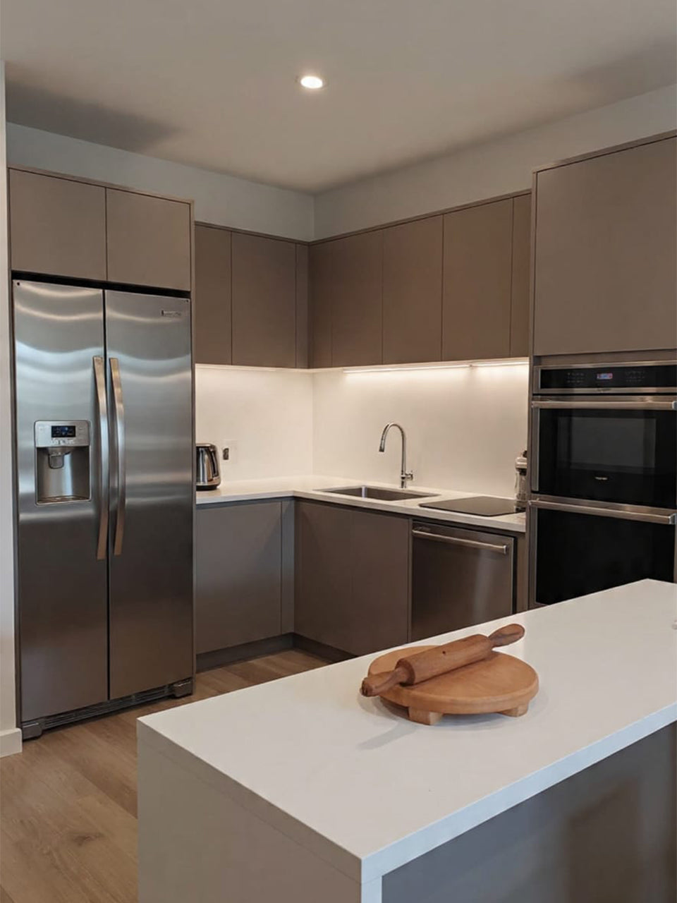 Handcrafted Vaka Wood Chapathi Board with Roller